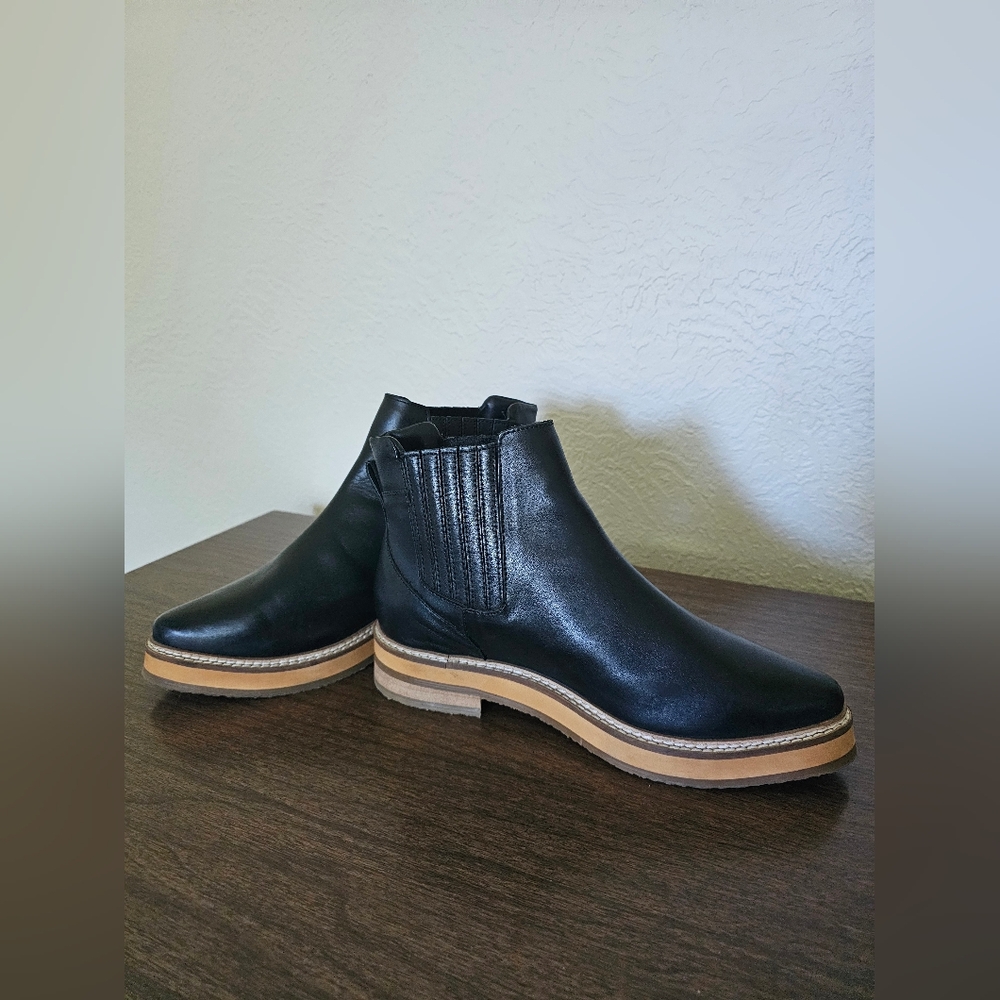 Roolee Black and Tan Ankle Boots with Platform Sole - Picture 4 of 8